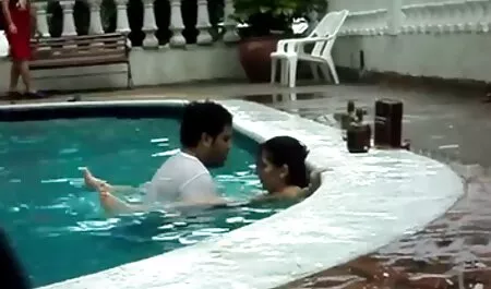 बिल्ली का हिंदी में सेक्सी मूवी फिल्म बच्चा और टोनी एक दूसरे को चाटते हैं