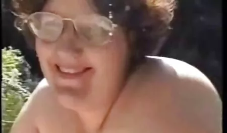 परिपक्व गोरा नाविक को एक blowjob हॉलीवुड सेक्स फिल्म दी