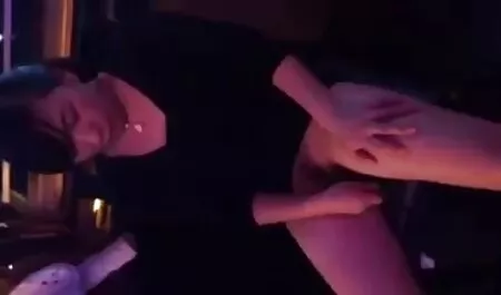 रसोई में इतालवी गृहिणी चोदने की फुल मूवी blowjob