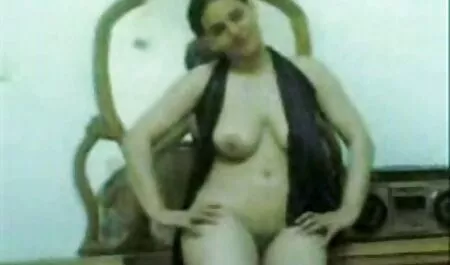 कामुक श्यामला दोस्त सुगंधित तेल में भीगी हुई बालों वाली बिल्ली को चोदता सेक्सी मूवी फिल्म हिंदी में है