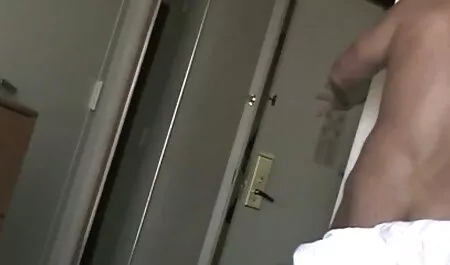 कुलिसिया ने अपनी सेक्सी मूवी हिंदी इंग्लिश प्रेयसी को एक blowjob दी