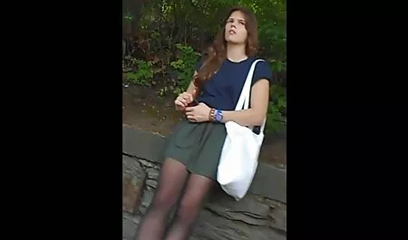 परिपक्व busty गोरा बेकार है और पैसे के लिए एक पुरुष के हिंदी में सेक्सी बीएफ मूवी साथ fucks