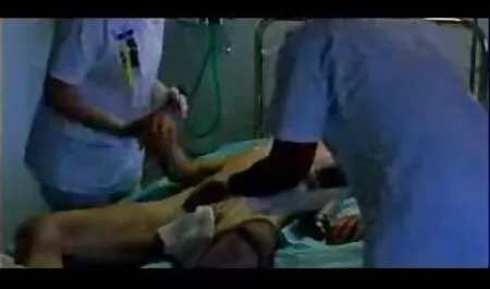 बच्चा खुद एक मोटे हिंदी मूवी सेक्सी फिल्म लिंग पर गुदा के साथ बैठता है