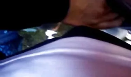एक मांसल, युवा नेग्रिटो अपनी रसदार प्रेमिका के साथ धूप की गर्मी फुल हिंदी सेक्सी मूवी में आराम से बैठ जाता है और अपने सभी सींगों, मोटे लिंगों में एक सेक्सी लड़की को गंभीर रूप से चोदता है