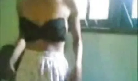 कुतिया सेक्सी पिक्चर हिंदी मूवी अपने डिल्डो के साथ खुद को संग्रहालय में ले जाती है