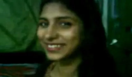 गुलाबी अधोवस्त्र में लड़की सेक्सी वीडियो मूवी हिंदी में एक काउगर्ल की तरह डिक की सवारी करती है